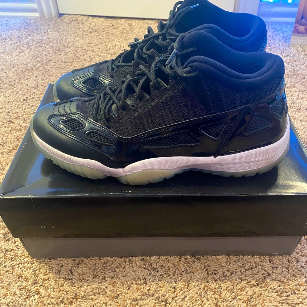 Air Jordan 11 retro low ie space jam (legit checked)